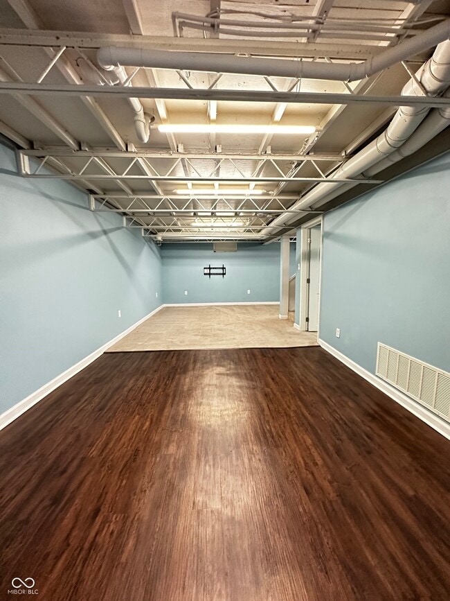 Building Photo - 5640 Crittenden Ave