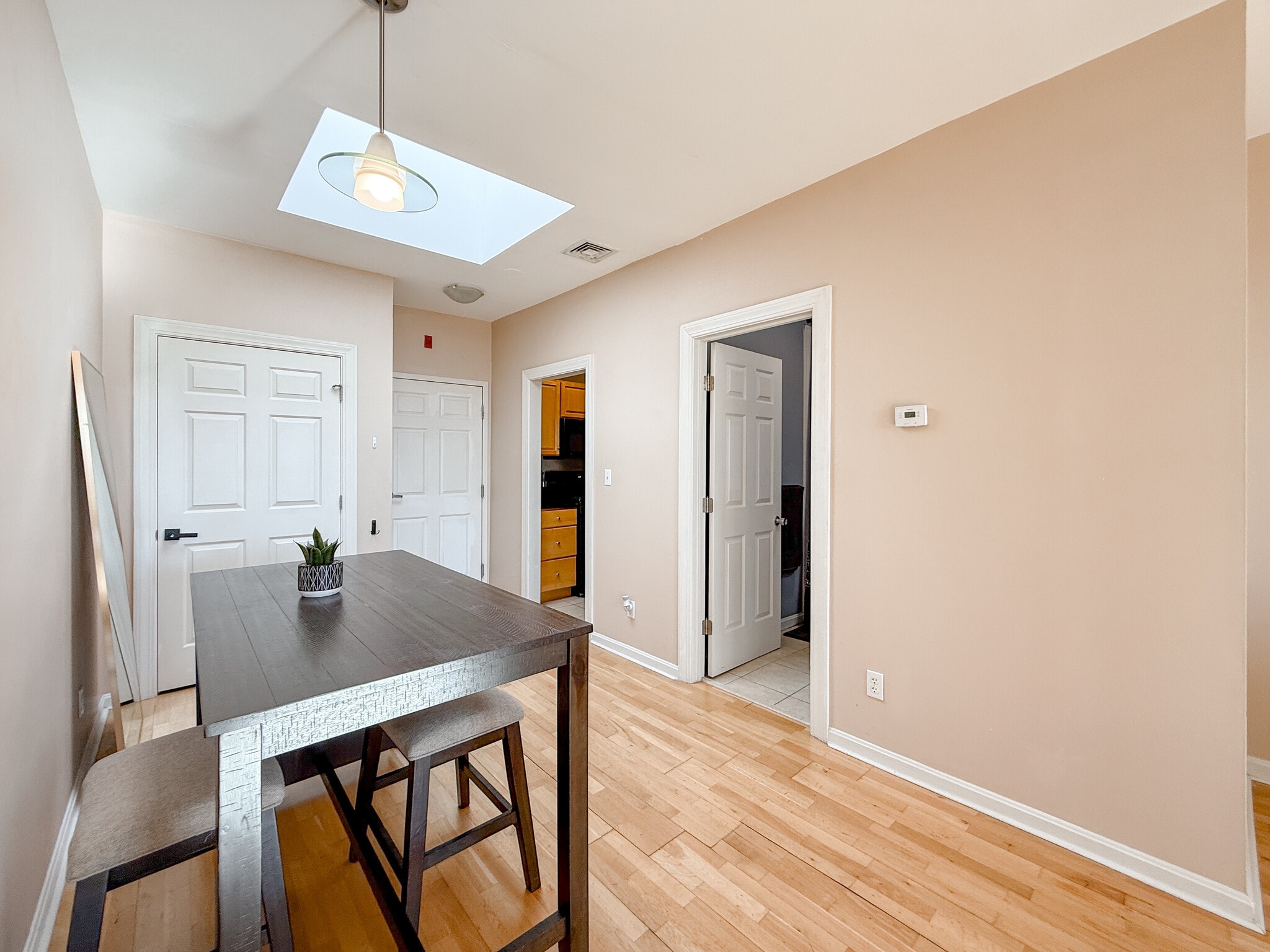 Dining Area - 7 Central Sq