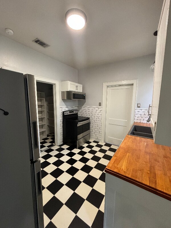 Building Photo - 800 N Mound St