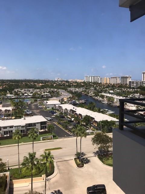 Building Photo - 2500 Parkview Dr