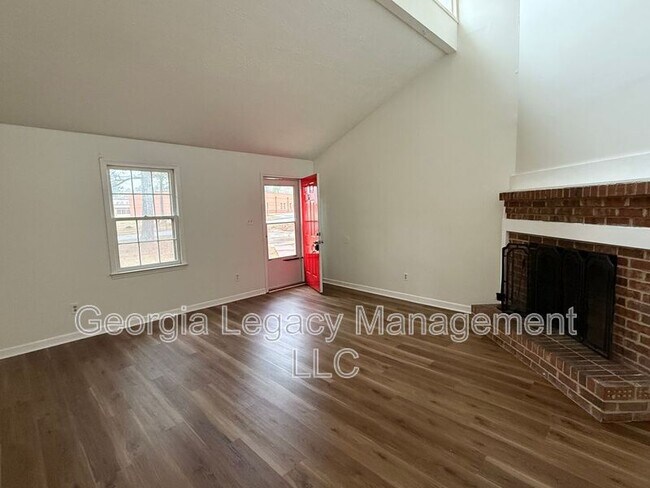 Building Photo - 365 Fowler Dr