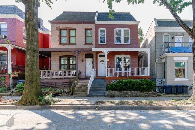 Building Photo - Classy Columbia Heights Row Home! 1/2 Off ...