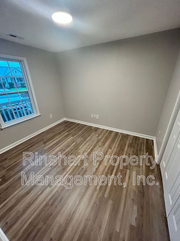 Building Photo - 1379 Pampas Cir