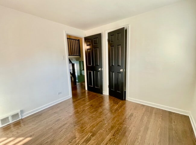 Building Photo - 3701 W North Shore Ave