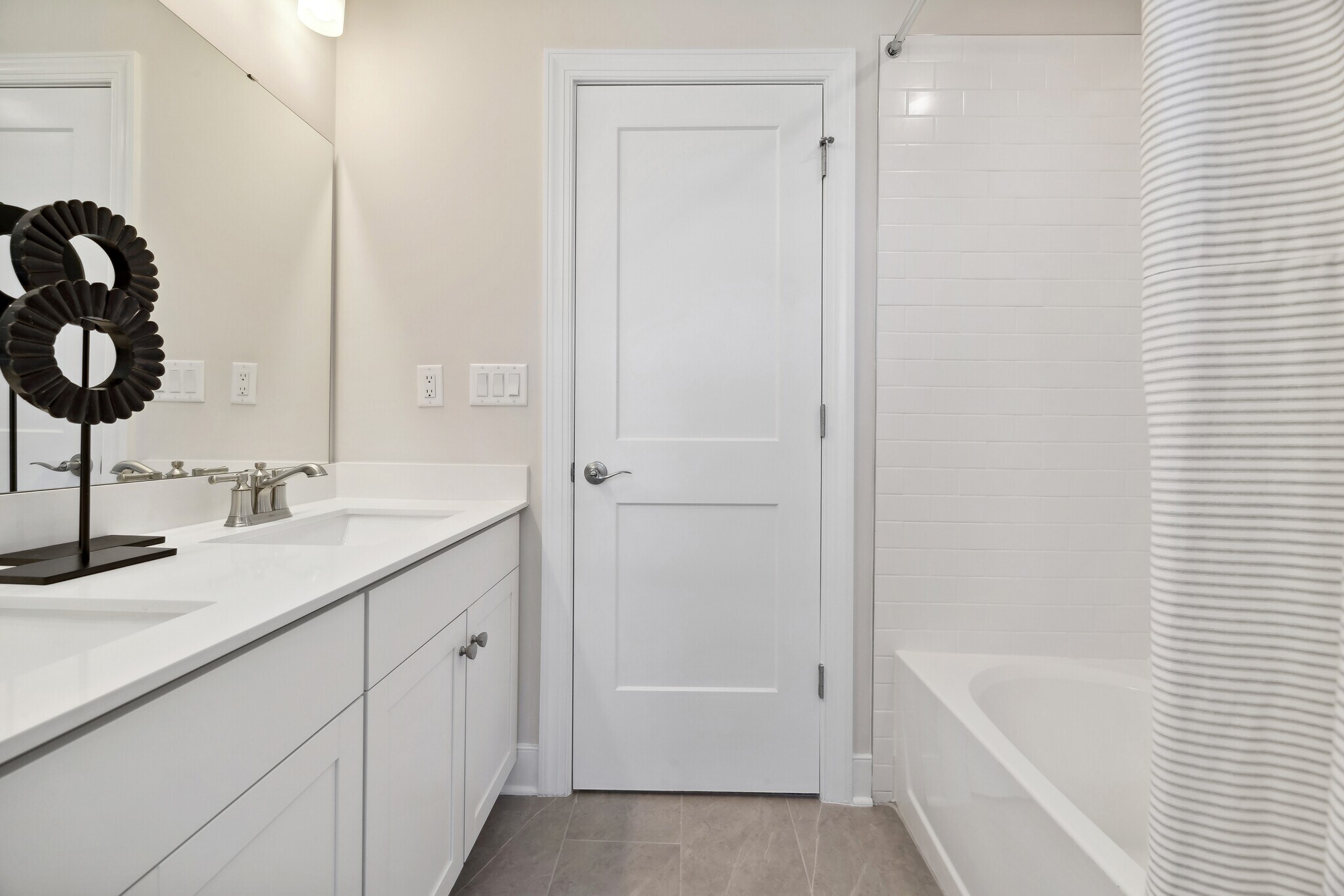 Building Photo - 4053 Heron Dr
