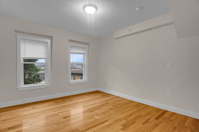 Building Photo - 29-33 Highland Avenue Unit 4