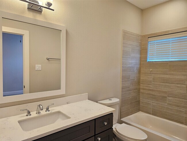 Building Photo - 2621 Hutchins St