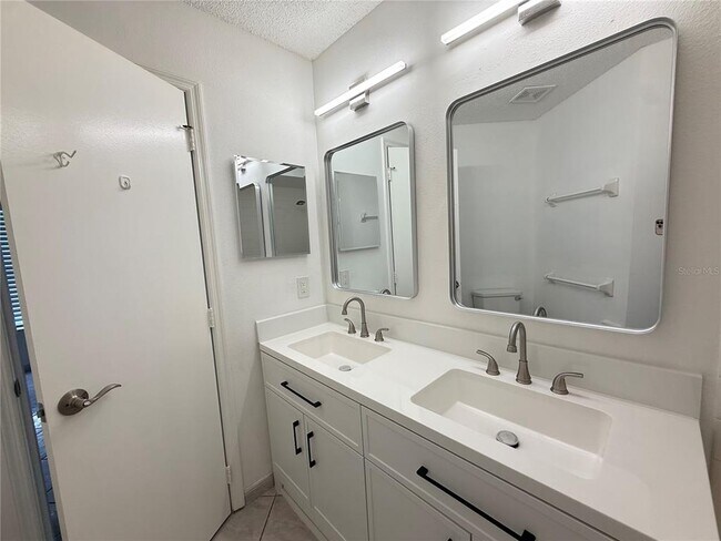 Building Photo - 3900 Southpointe Dr