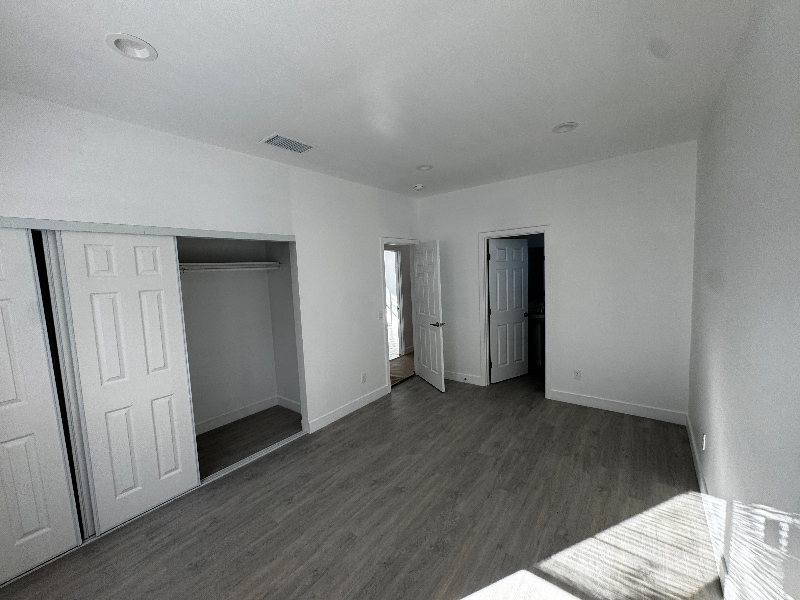 Building Photo - 1319 N Stoddard Ave