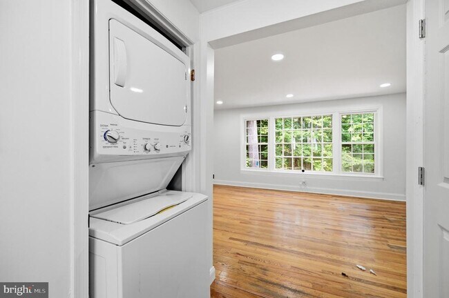 Building Photo - 1214 Fox Run Pl
