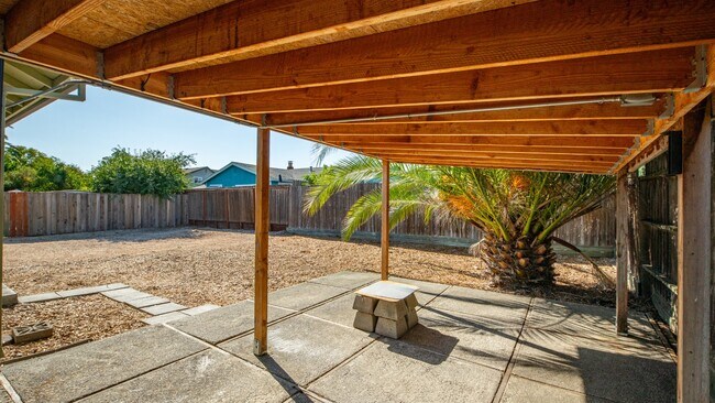 Building Photo - 1623 Oneel Dr
