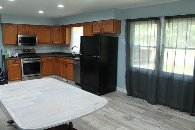 Building Photo - 441 Chambers Rd