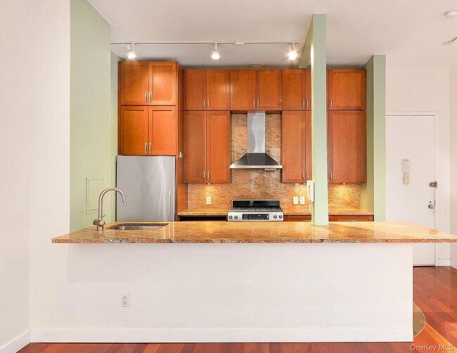 Building Photo - 250 S End Ave