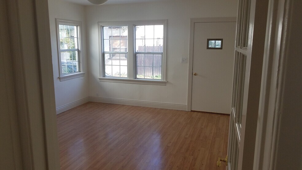 Building Photo - 760 Elmira St #5