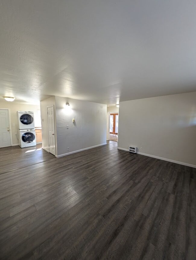 Building Photo - Well Maintained Duplex Unit in Bremerton, Available Now!