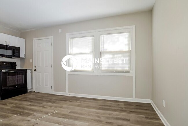 Building Photo - 3 Bedroom Pet-Friendly Home in Grandview, MO with Main Street Renewal