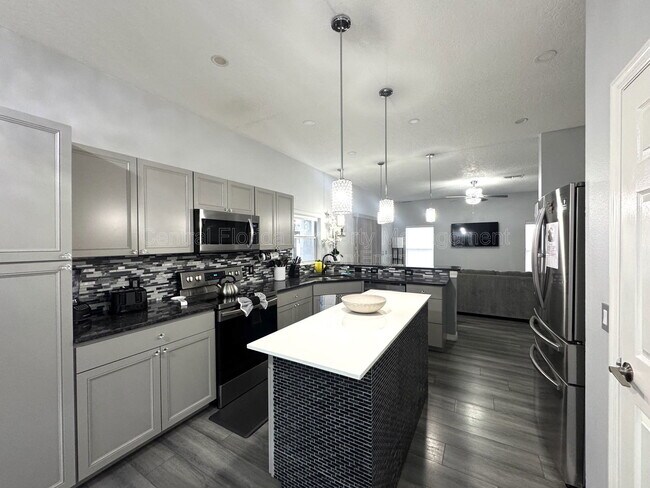 Building Photo - 736 Kildrummy Dr