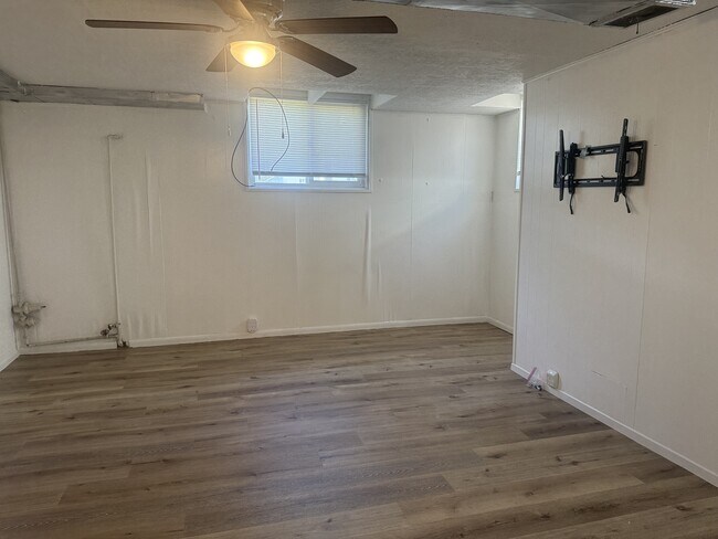 Building Photo - 181 W 300 N