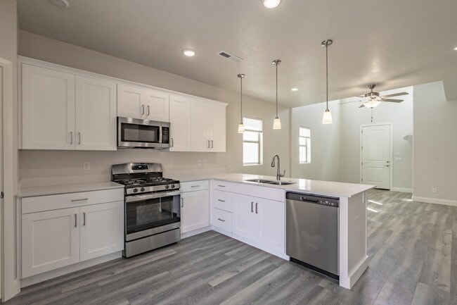 Building Photo - 548 N 550 W