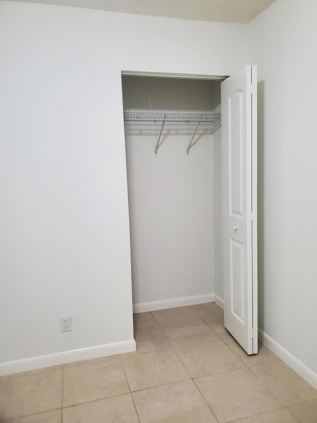 Building Photo - 4742 Hairland Dr