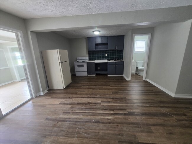 Building Photo - 202 N Logan St