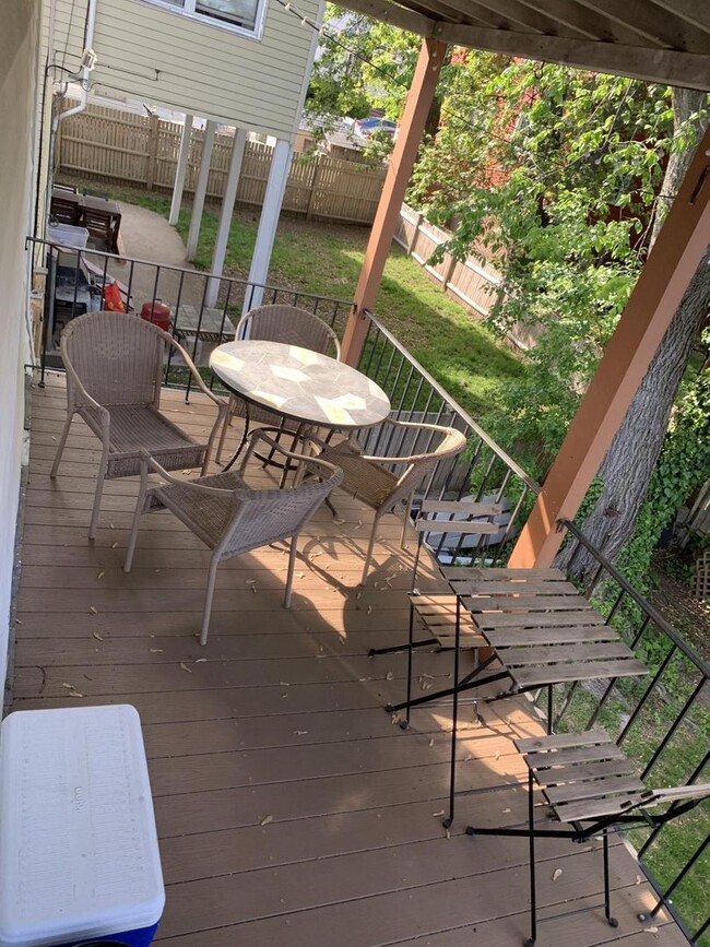 Primary Photo - Huge 5 bed In Davis Square