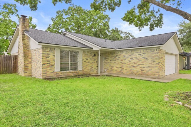 Building Photo - Charming Classic with a Big Backyard