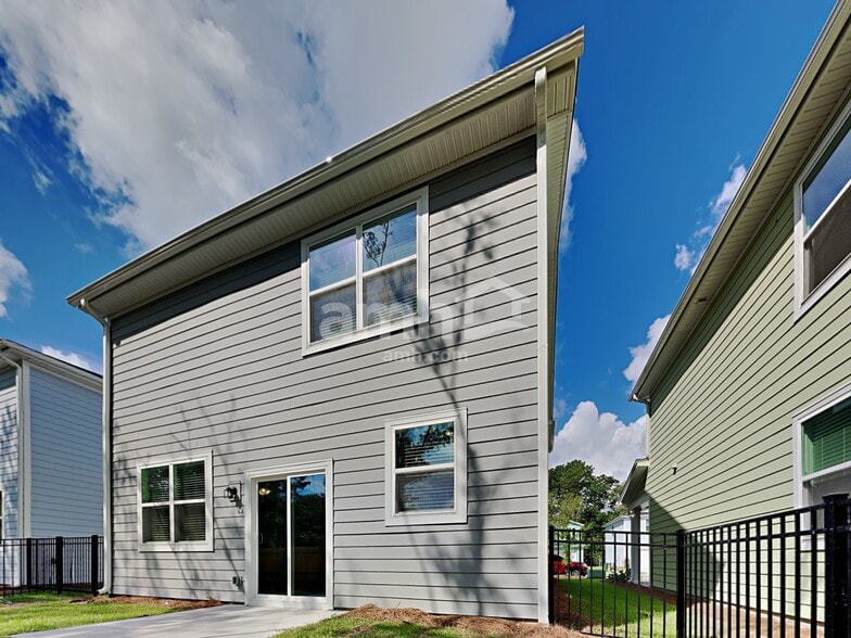 Building Photo - 1821 Produce Ln