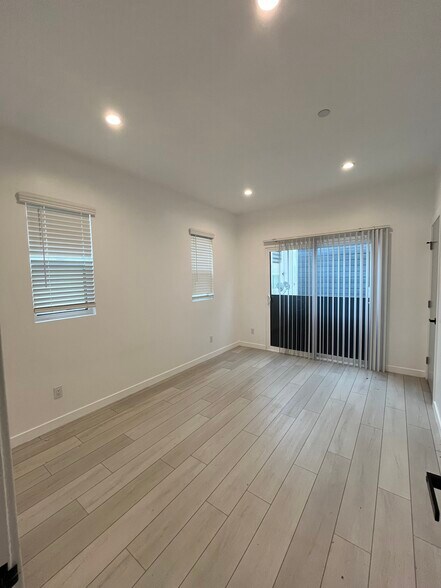 Building Photo - 246 N Dillon St