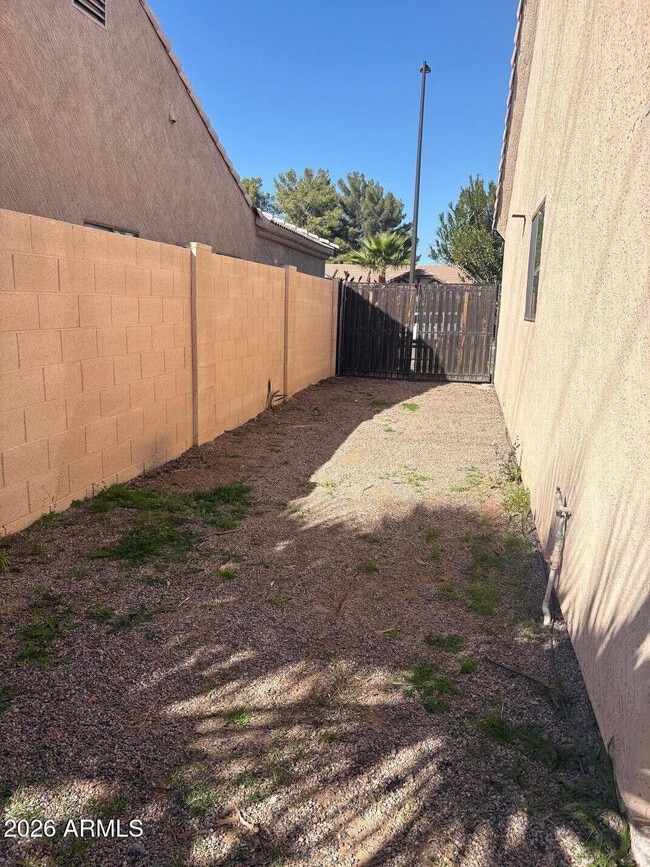 Building Photo - 1913 E Marquette Dr