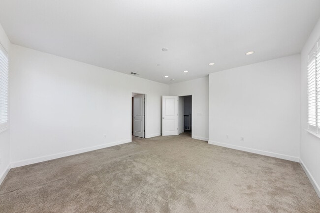 Building Photo - 1680 Southview Dr