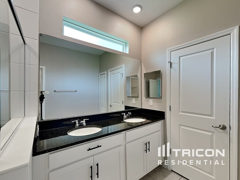 Building Photo - 5850 Bungalow Grove Ct