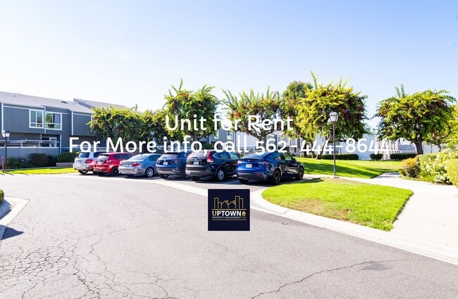 Building Photo - Townhome - 3 Bedrooms-2 Baths - Santa Ana