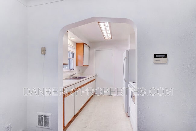 Building Photo - 1132 Brookley Blvd