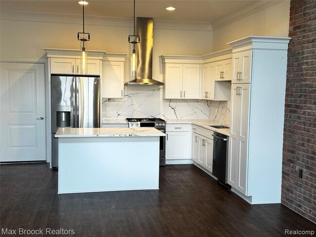 Building Photo - 431 S Eton St