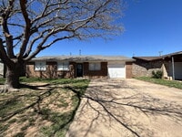 Building Photo - House Located Within Minutes Of Hospital D...