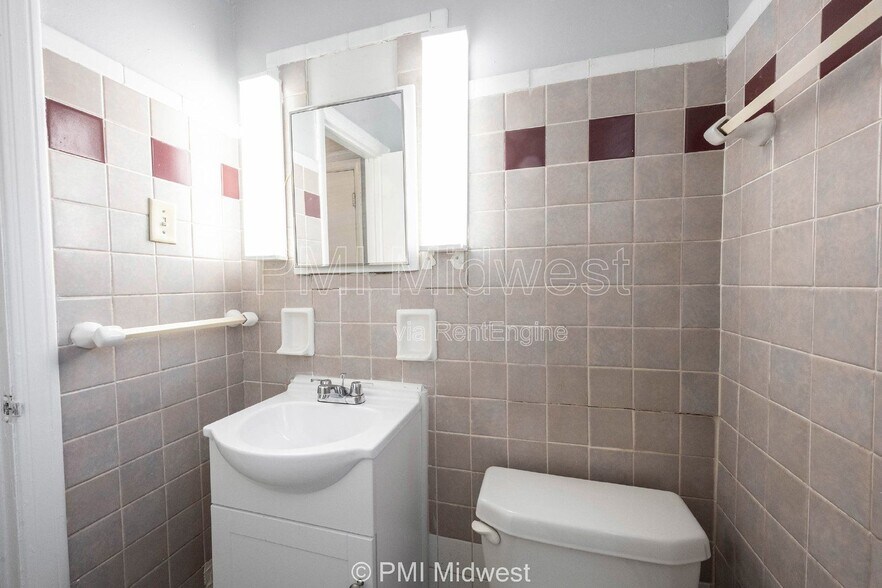 Building Photo - 3725 N Sherman Dr