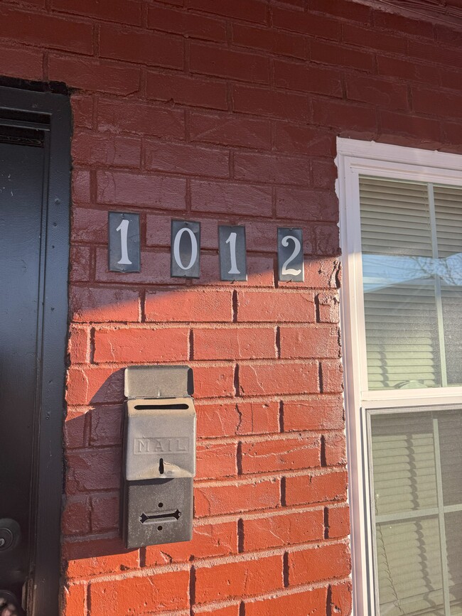 Primary Photo - 1012 Park Ave