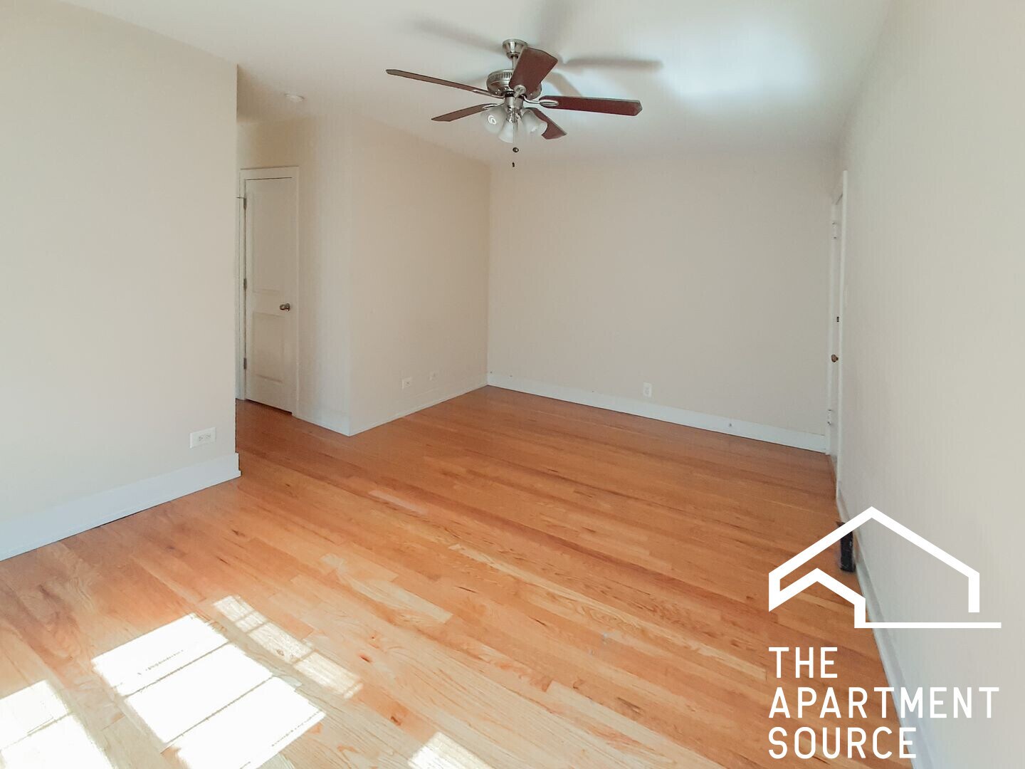 Building Photo - 514 W Cornelia Ave