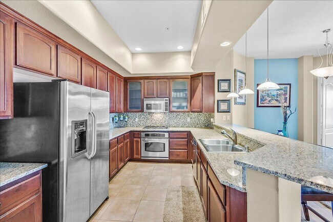 Building Photo - Partially Furnished 2 Bedroom 2 Bathroom Luxury Condo!