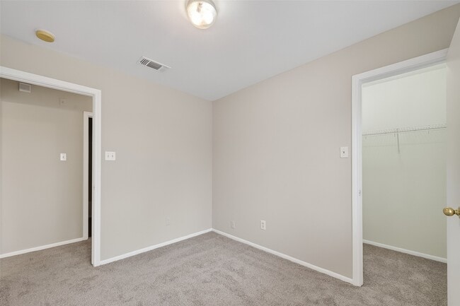 Building Photo - 16022 Old River Rd