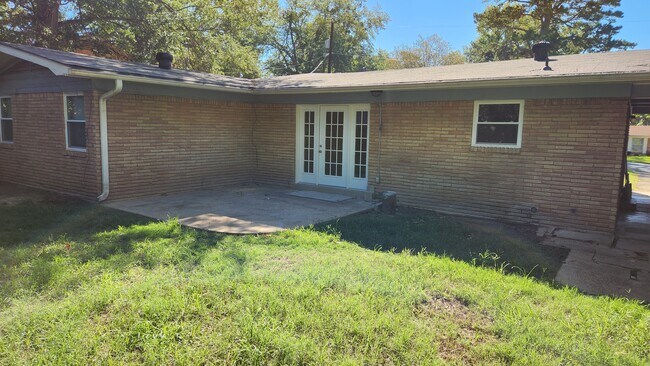 Building Photo - 3114 Tanglewood Dr
