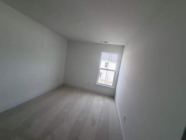 Building Photo - 15375 Sunray Aly