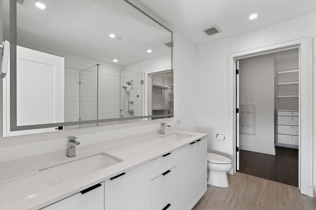 Building Photo - Charming Furnished HighRise 2BR Condo in Atlanta