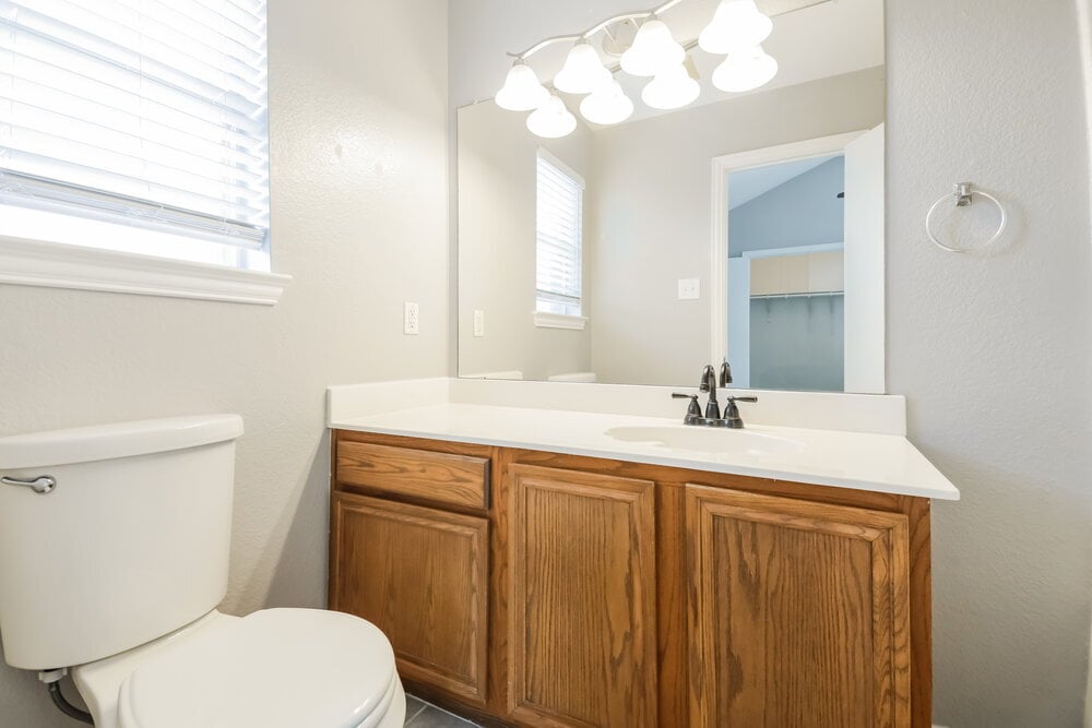 Building Photo - 2504 Castle Ridge Dr