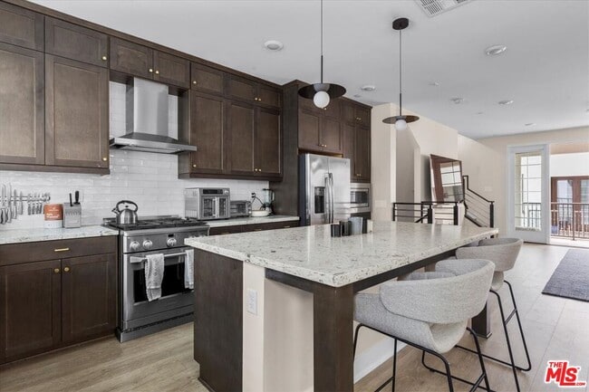 Building Photo - 127 Boeing Ln