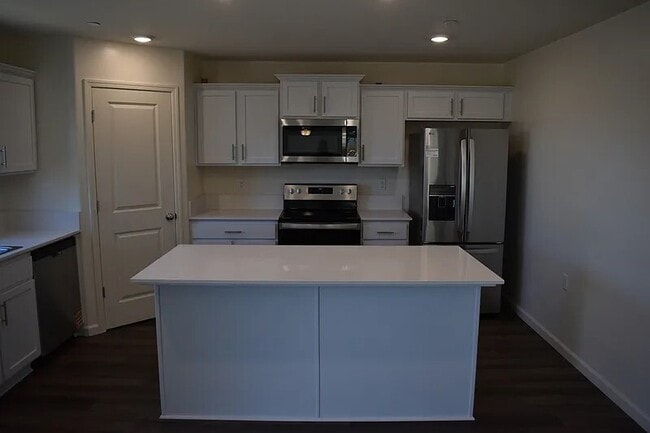 Building Photo - 4049 Cinnabar Ave