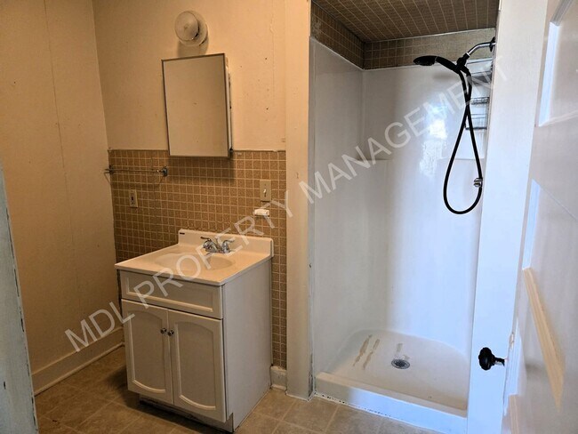 Building Photo - 121 N Granger St