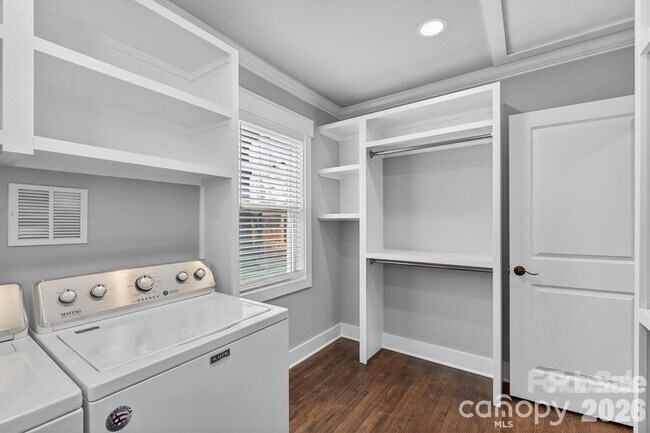 Building Photo - 307 E Peterson Dr