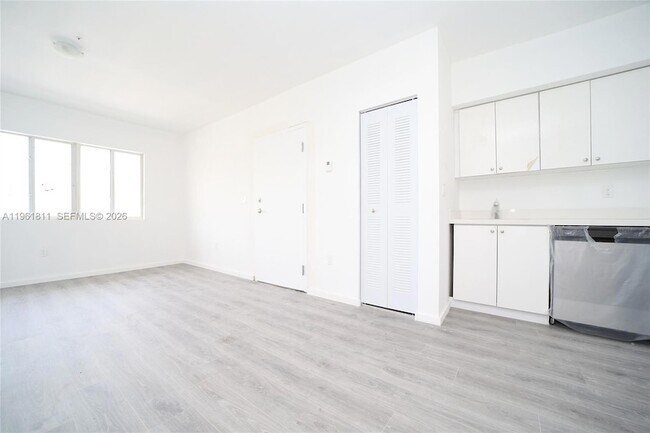 Building Photo - 810 7th St